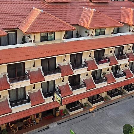 Nirvana Boutique Suites Jomtien Beach Exterior photo