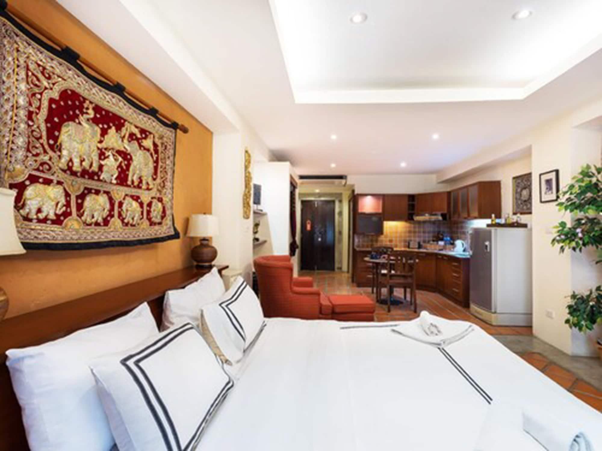 Nirvana Boutique Suites Jomtien Beach Exterior photo