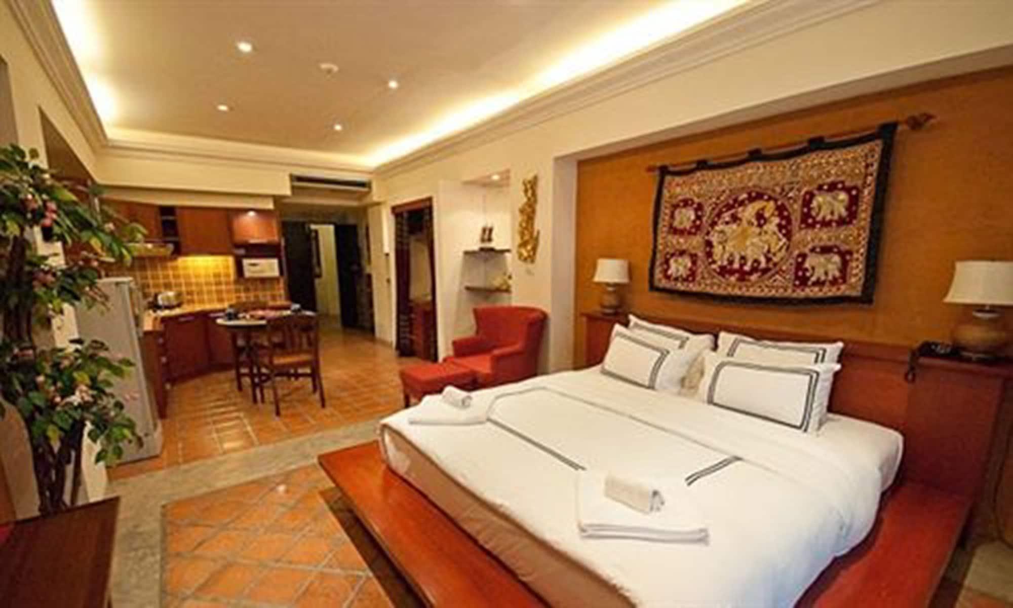 Nirvana Boutique Suites Jomtien Beach Exterior photo
