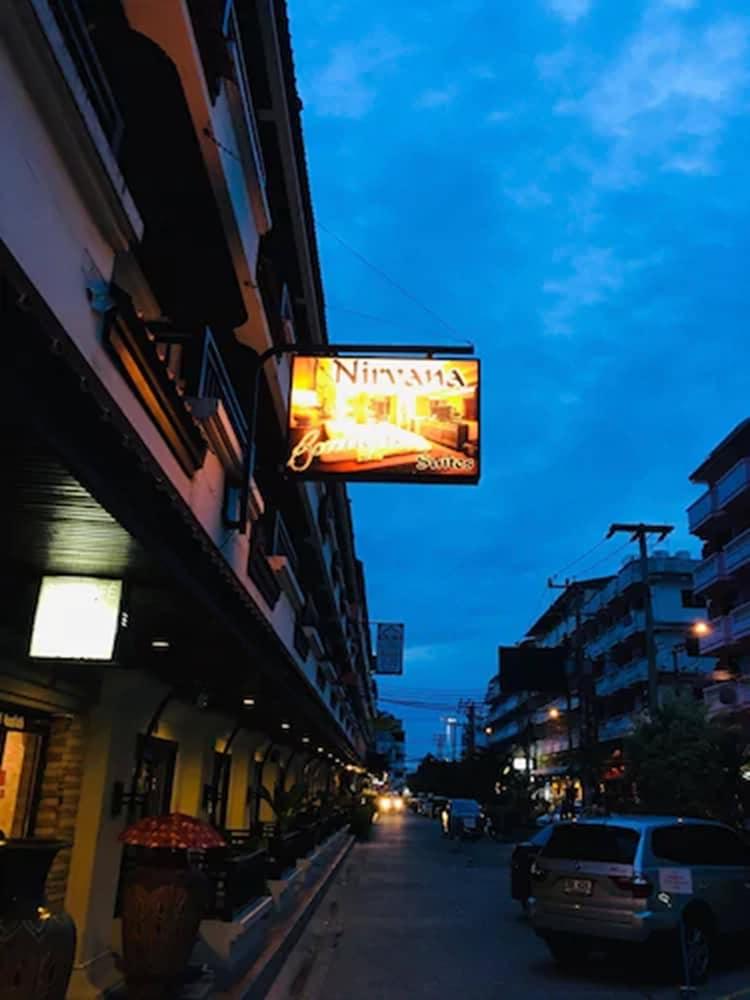 Nirvana Boutique Suites Jomtien Beach Exterior photo