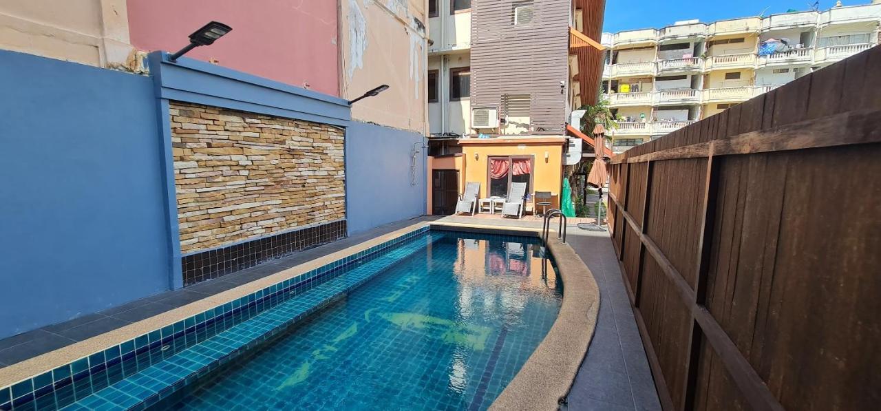 Nirvana Boutique Suites Jomtien Beach Exterior photo