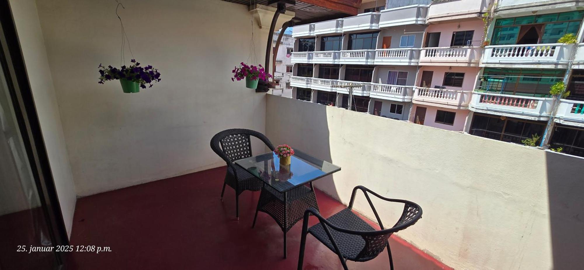 Nirvana Boutique Suites Jomtien Beach Exterior photo
