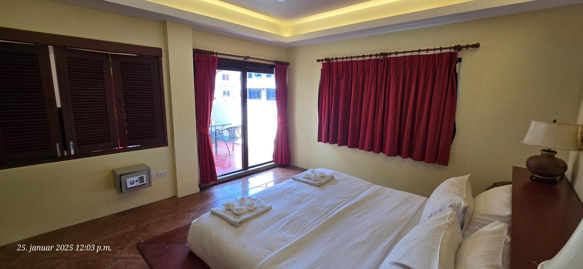 Nirvana Boutique Suites Jomtien Beach Exterior photo