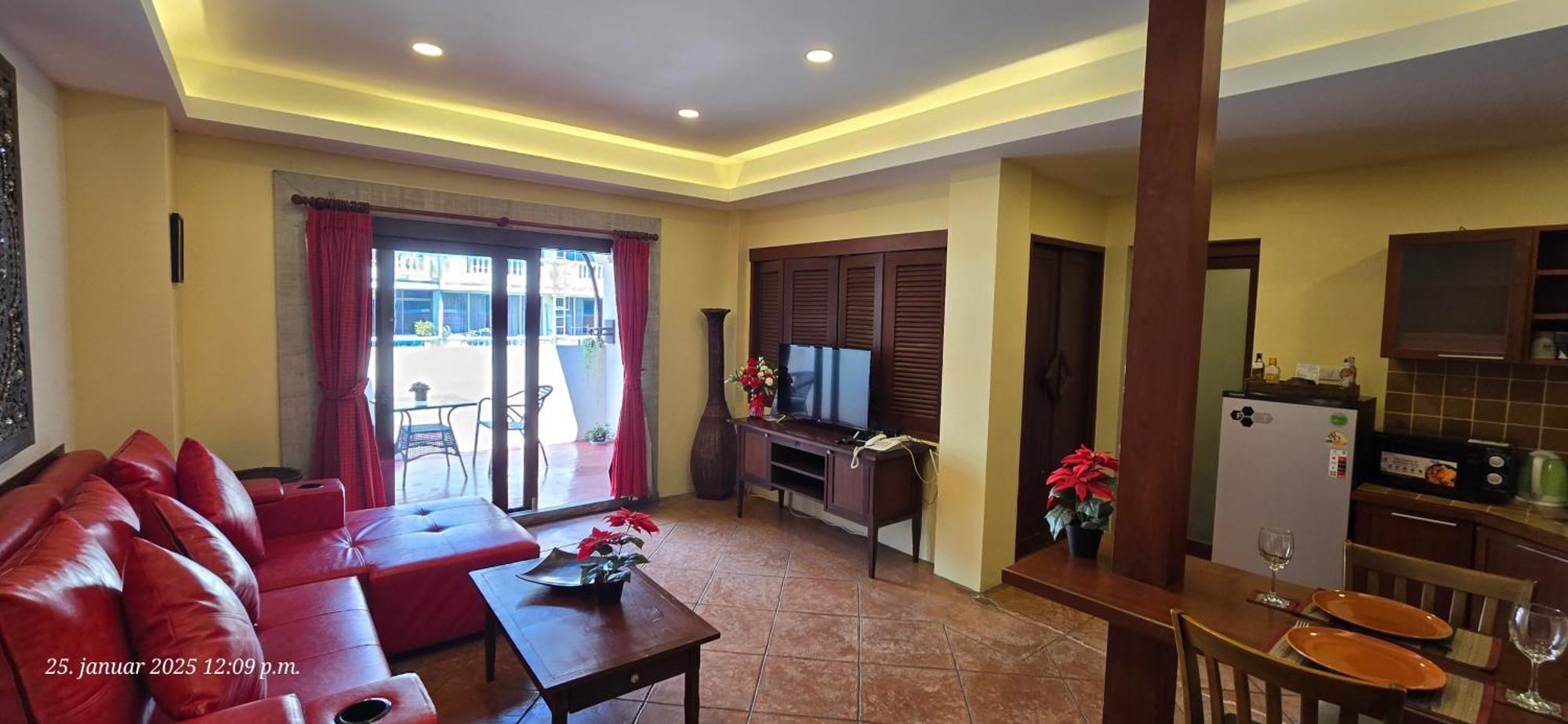 Nirvana Boutique Suites Jomtien Beach Exterior photo