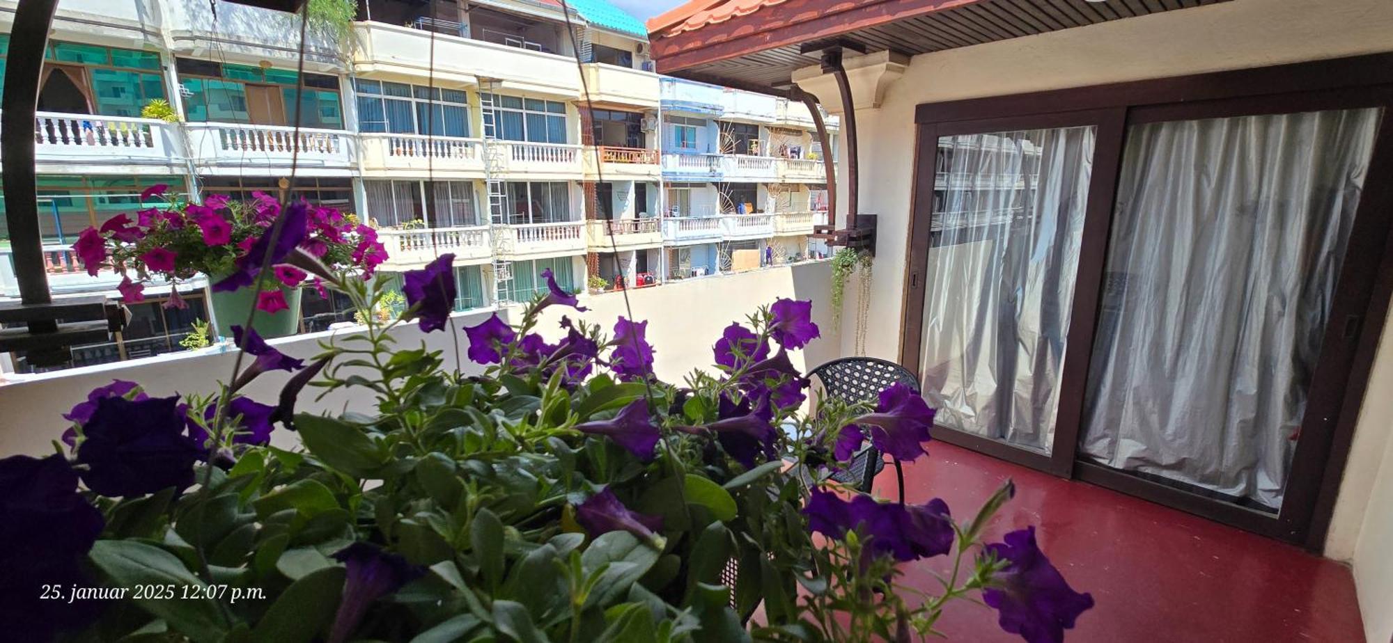Nirvana Boutique Suites Jomtien Beach Exterior photo